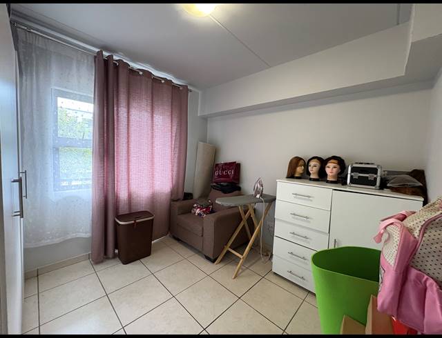 2 BEDROOM APARTMENT TO LET IN BALLITO COMMERCIAL DISTRICT